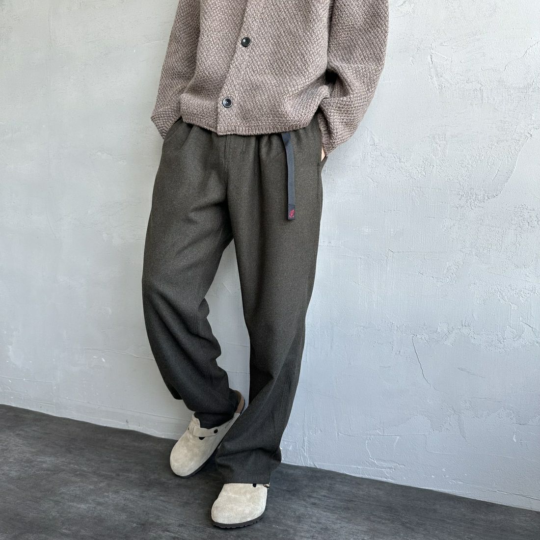 GRAMiCCi [グラミチ] ウールリラックスドプリーツドトラウザー [G4FM-P065] UMBER WOOL &&モデル身長：179cm 着用サイズ：L&&