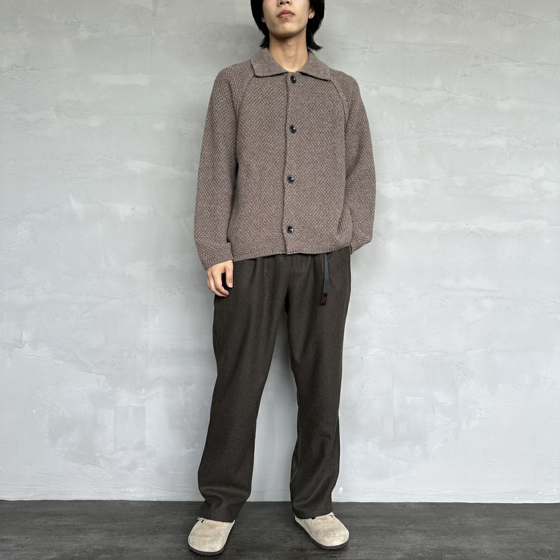 GRAMiCCi [グラミチ] ウールリラックスドプリーツドトラウザー [G4FM-P065] UMBER WOOL &&モデル身長：179cm 着用サイズ：L&&