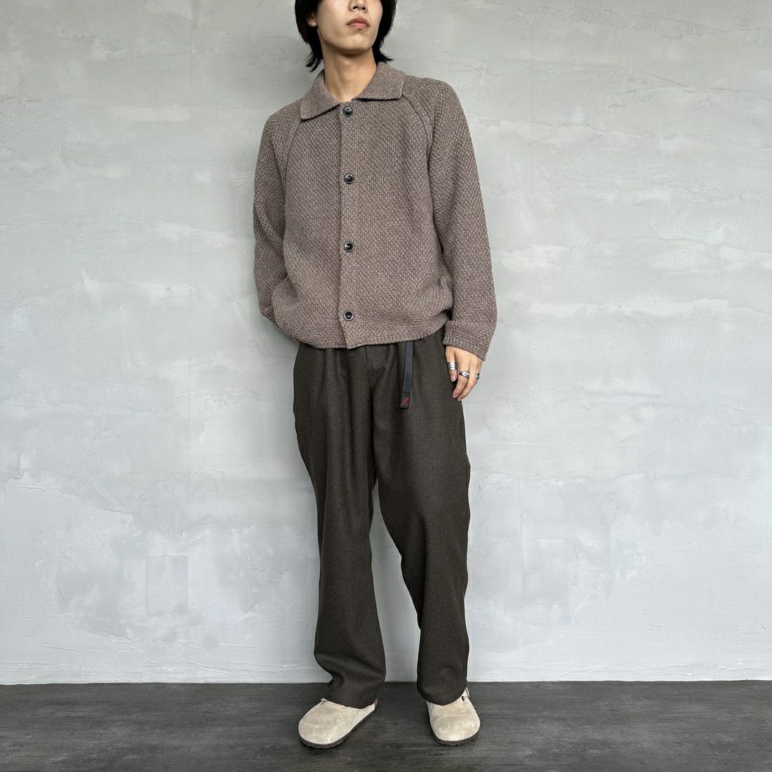 GRAMiCCi [グラミチ] ウールリラックスドプリーツドトラウザー [G4FM-P065] UMBER WOOL &&モデル身長：179cm 着用サイズ：L&&