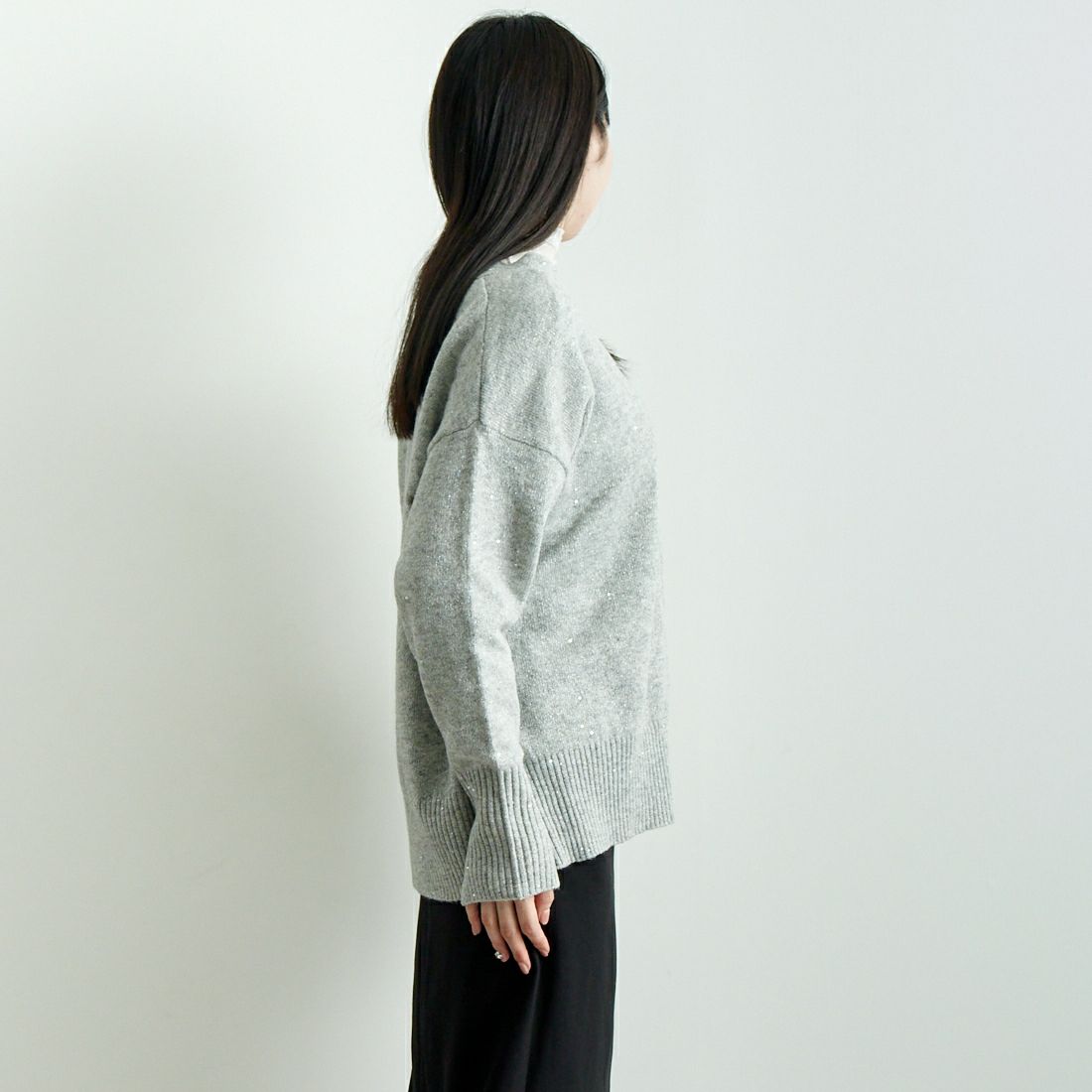 CLOCHE [クロシェ] スパンコールVネックニット [45285628] ｸﾞﾚｰ &&モデル身長：167cm 着用サイズ：2&&