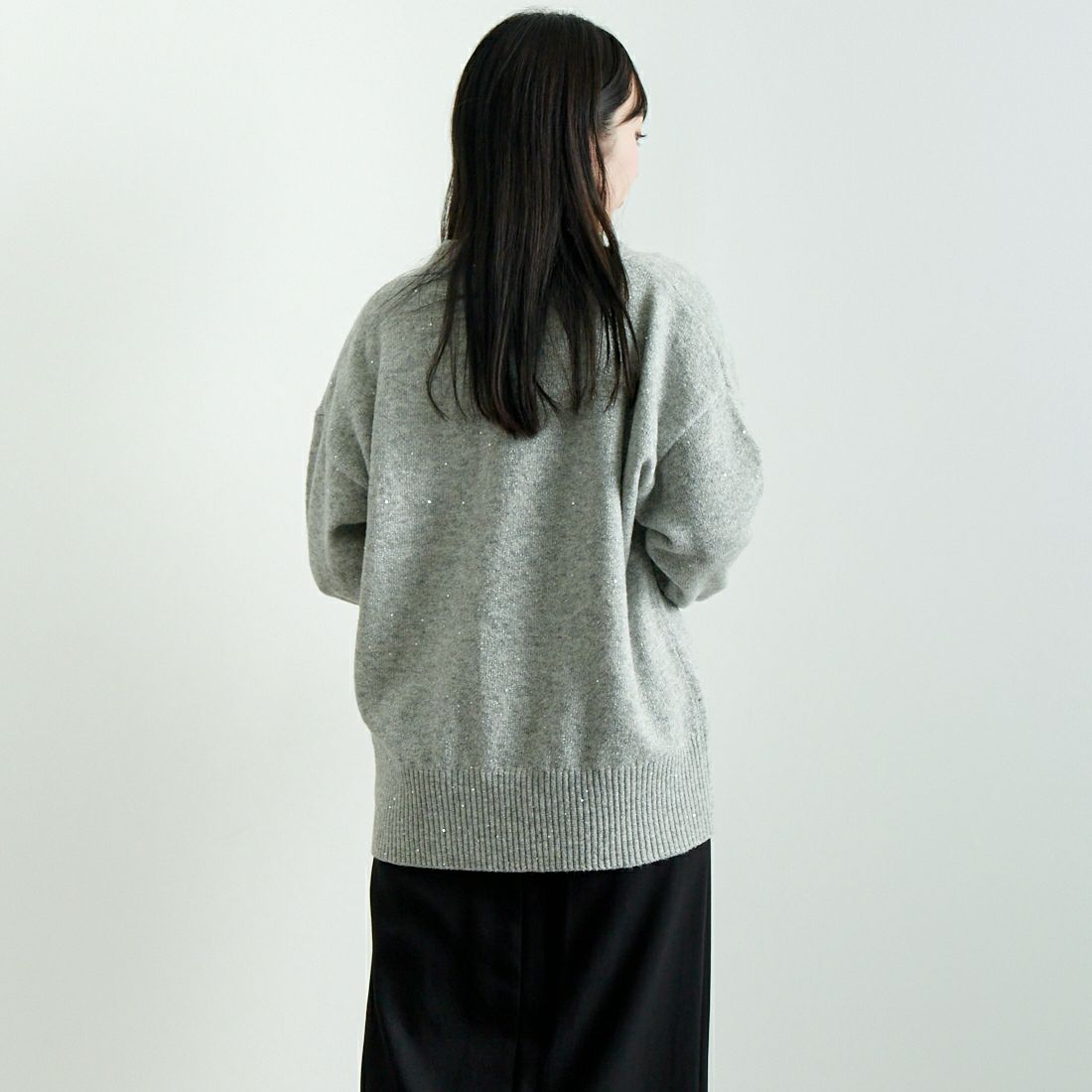 CLOCHE [クロシェ] スパンコールVネックニット [45285628] ｸﾞﾚｰ &&モデル身長：167cm 着用サイズ：2&&