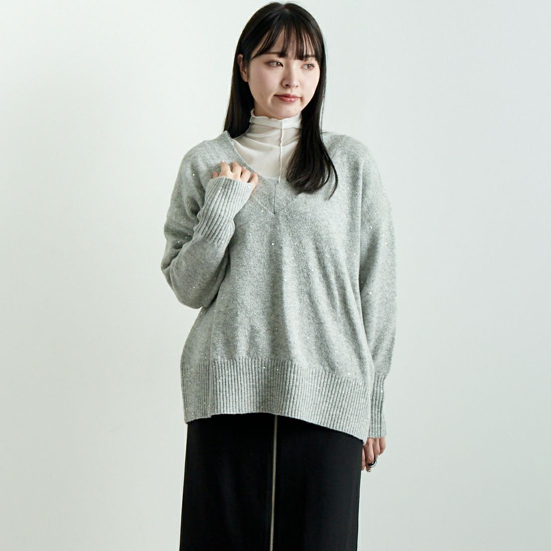 CLOCHE [クロシェ] スパンコールVネックニット [45285628] ｸﾞﾚｰ &&モデル身長：167cm 着用サイズ：2&&