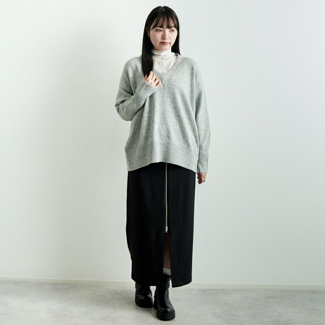 CLOCHE [クロシェ] スパンコールVネックニット [45285628] ｸﾞﾚｰ &&モデル身長：167cm 着用サイズ：2&&