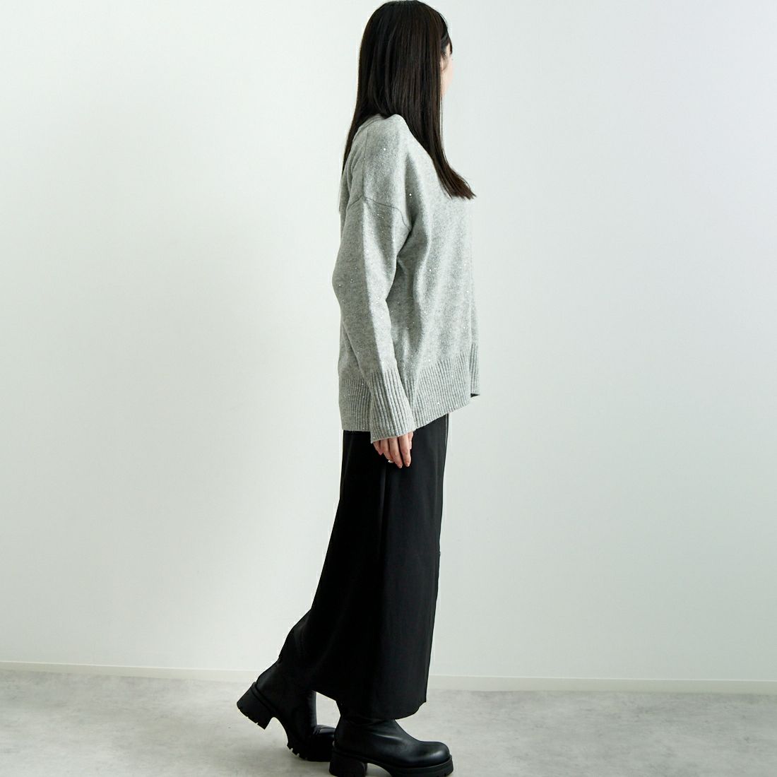 CLOCHE [クロシェ] スパンコールVネックニット [45285628] ｸﾞﾚｰ &&モデル身長：167cm 着用サイズ：2&&