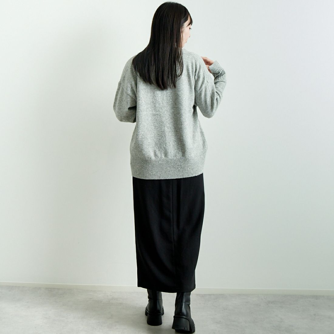 CLOCHE [クロシェ] スパンコールVネックニット [45285628] ｸﾞﾚｰ &&モデル身長：167cm 着用サイズ：2&&