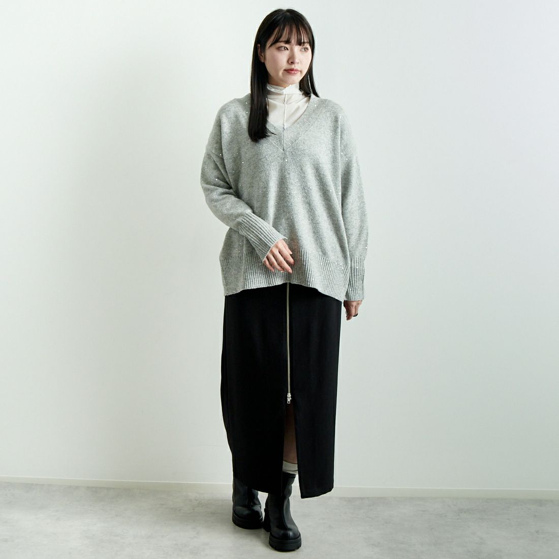 CLOCHE [クロシェ] スパンコールVネックニット [45285628] ｸﾞﾚｰ &&モデル身長：167cm 着用サイズ：2&&