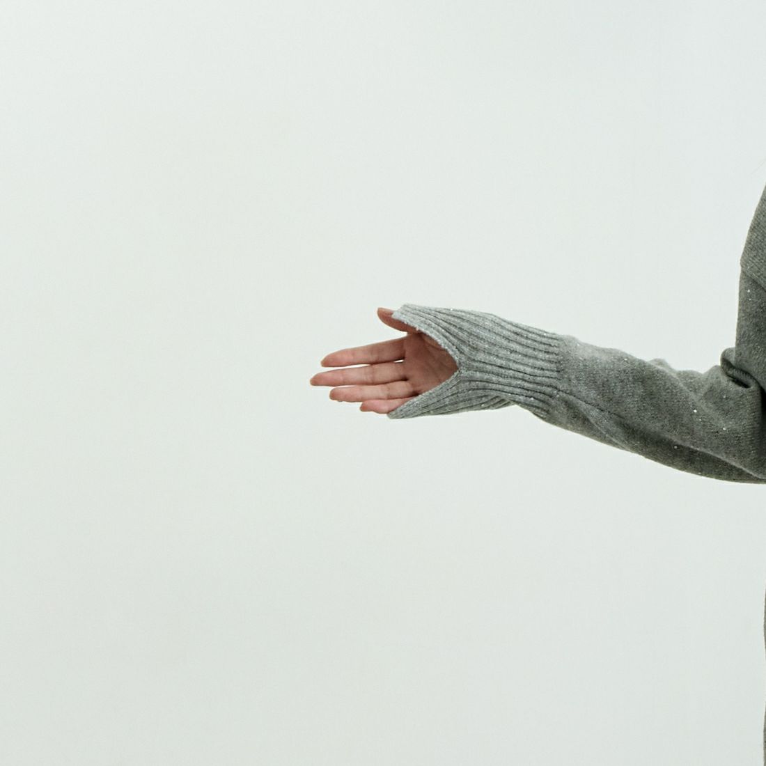 CLOCHE [クロシェ] スパンコールVネックニット [45285628] ｸﾞﾚｰ