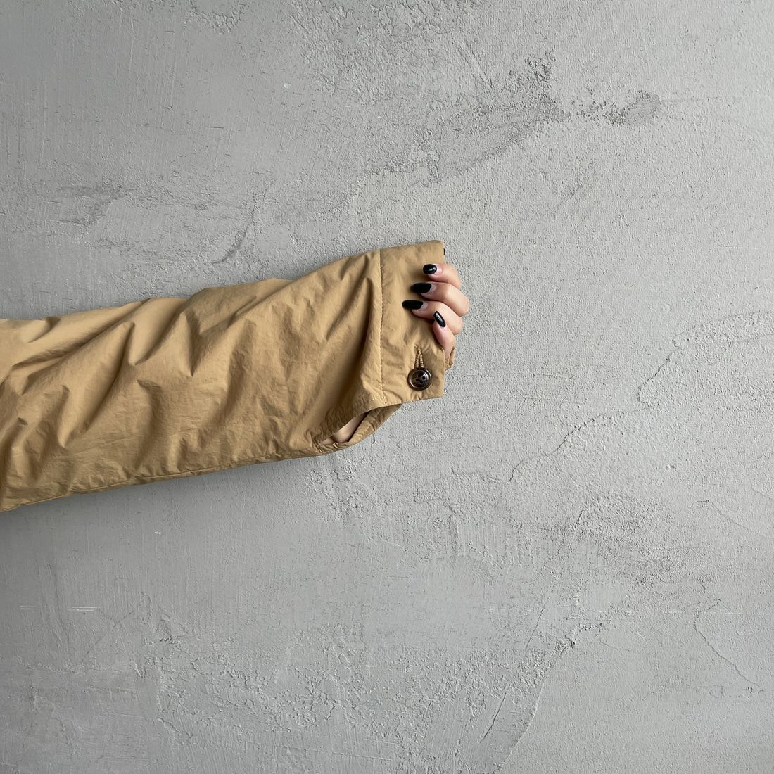 UNIVERSAL OVERALL [ユニバーサルオーバーオール] 別注 中綿入りノーカラージャケット [U2432452IN-JF] BEIGE &&モデル身長：150cm 着用サイズ：F&&