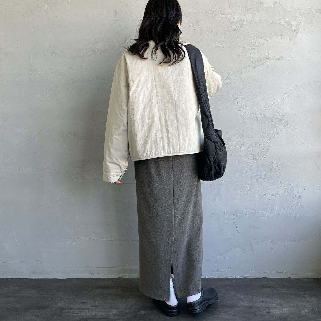 UNIVERSAL OVERALL [ユニバーサルオーバーオール] 別注 中綿入りノーカラージャケット [U2432452IN-JF] L.GRAY &&モデル身長：160cm 着用サイズ：F&&