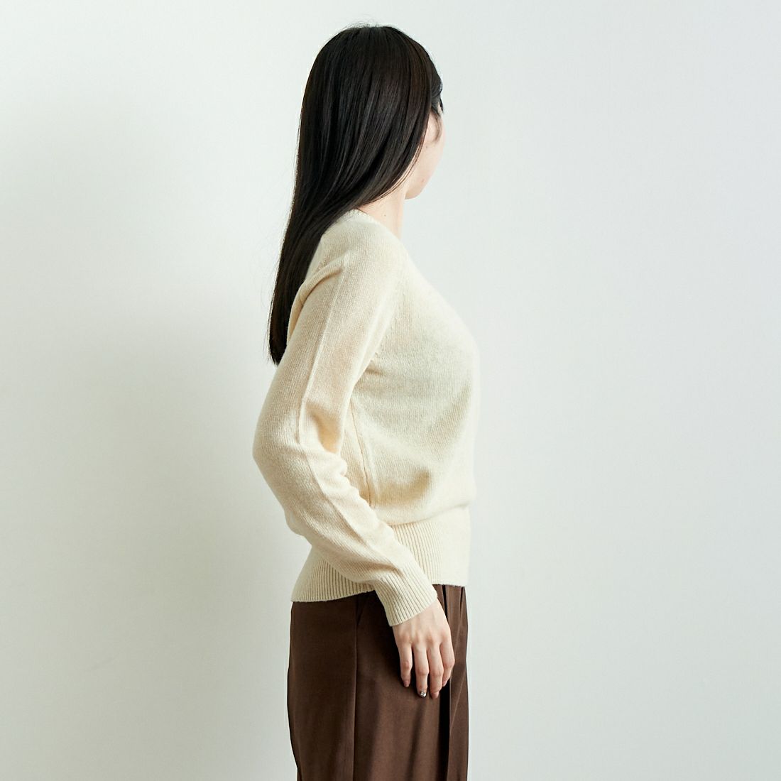 Jeans Factory Clothes [ジーンズファクトリークローズ] スタンダードVネックニット [24FW-IN-001] IVORY &&モデル身長：167cm 着用サイズ：F&&