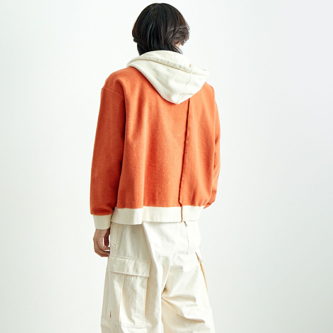 Name. [ネーム] アシンメトリック スイッチングフーディ [NMCU-022] ORANGE &&モデル身長：179cm 着用サイズ：1&&