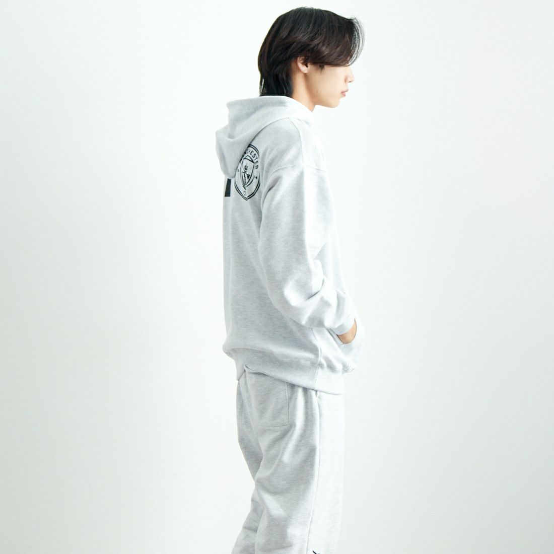 Manchester City [マンチェスターシティ] エンブレムジップパーカー [MC-1005] GRAY &&モデル身長：179cm 着用サイズ：L&&