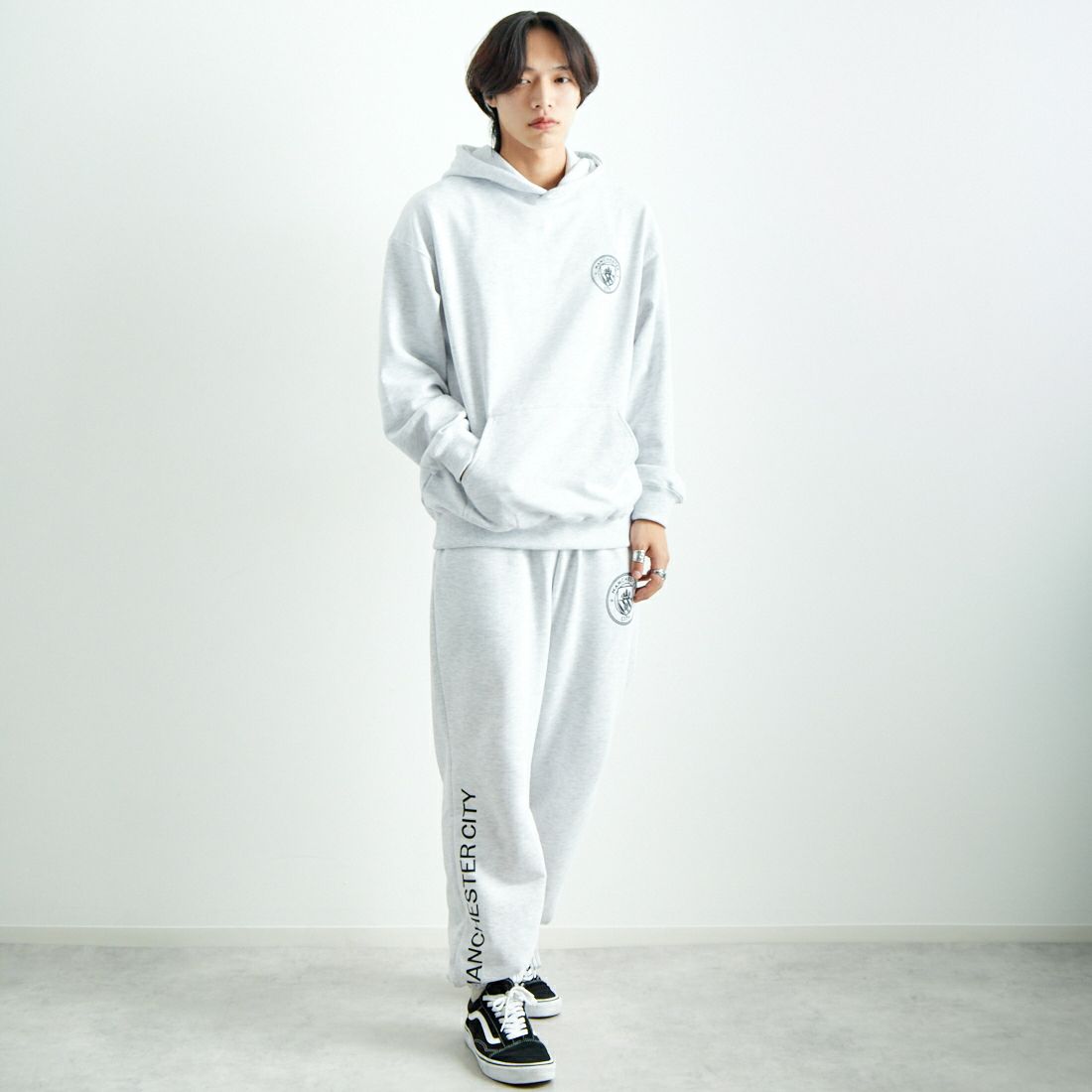 Manchester City [マンチェスターシティ] エンブレムジップパーカー [MC-1005] GRAY &&モデル身長：179cm 着用サイズ：L&&