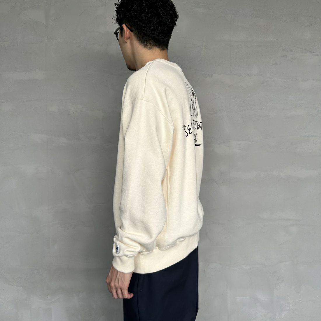 The Endless Summer [エンドレスサマー] 別注 手描き風BUHI バックプリントスウェット [FH-24774502-JF] 05 IVORY &&モデル身長：168cm 着用サイズ：M&&