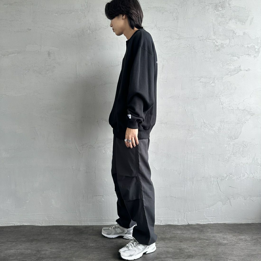 The Endless Summer [エンドレスサマー] 別注 手描き風BUHI バックプリントスウェット [FH-24774502-JF] 01 BLACK &&モデル身長：179cm 着用サイズ：XL&&