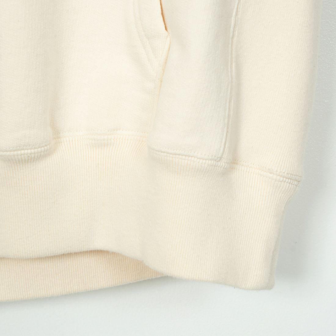 The Endless Summer [エンドレスサマー] 別注 BUHI フロッキーロゴプリント スウェットパーカー [FH-24774506-JF] 05 IVORY