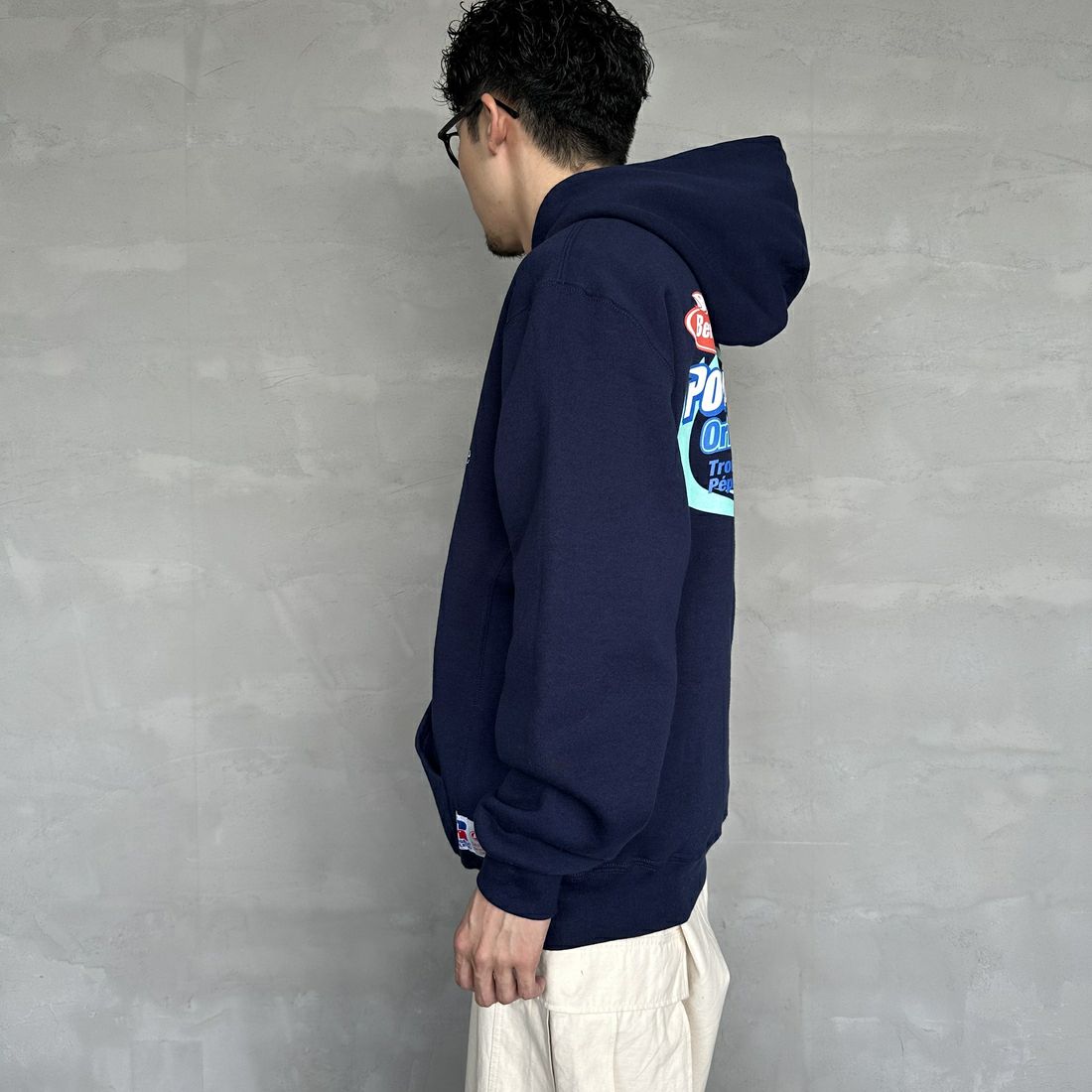 Berkley × RUSSELL ATHLETIC [バークレー × ラッセルアスレチック] 別注 バックプリント スウェットパーカー [RBK-24175IN-JF2] NAVY &&モデル身長：168cm 着用サイズ：L&&