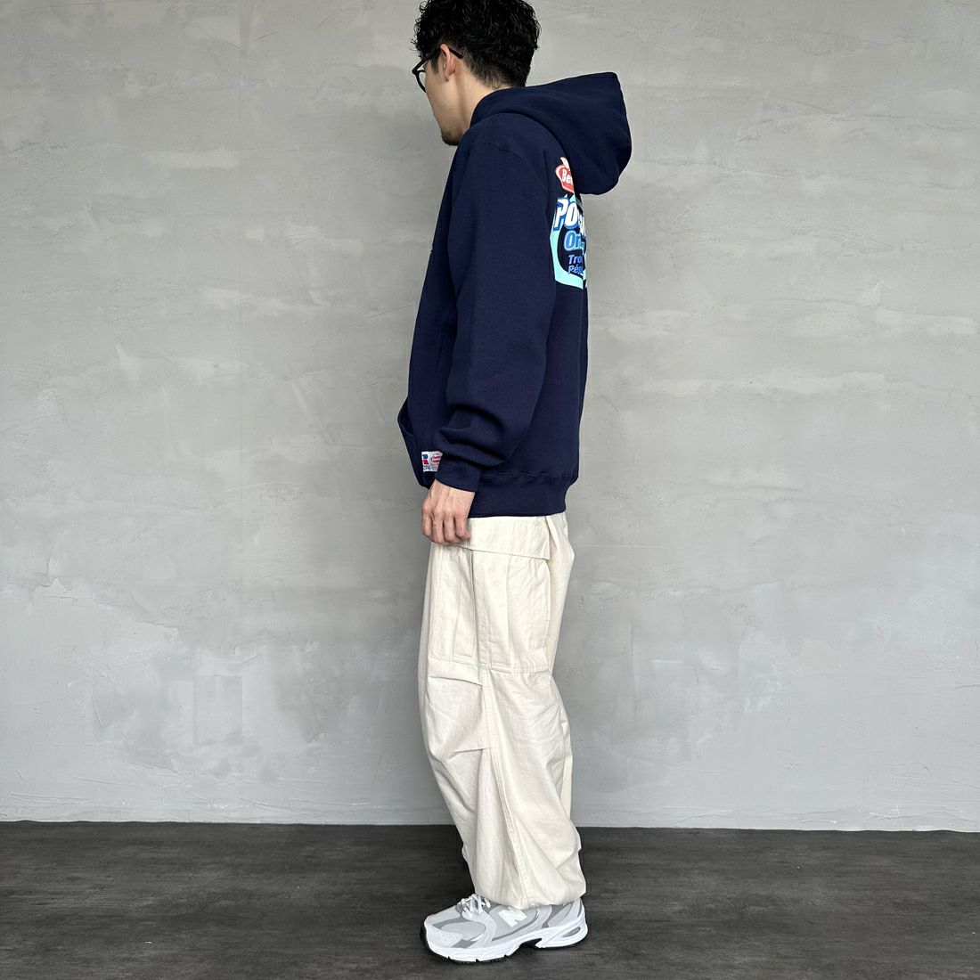 Berkley × RUSSELL ATHLETIC [バークレー × ラッセルアスレチック] 別注 バックプリント スウェットパーカー [RBK-24175IN-JF2] NAVY &&モデル身長：168cm 着用サイズ：L&&