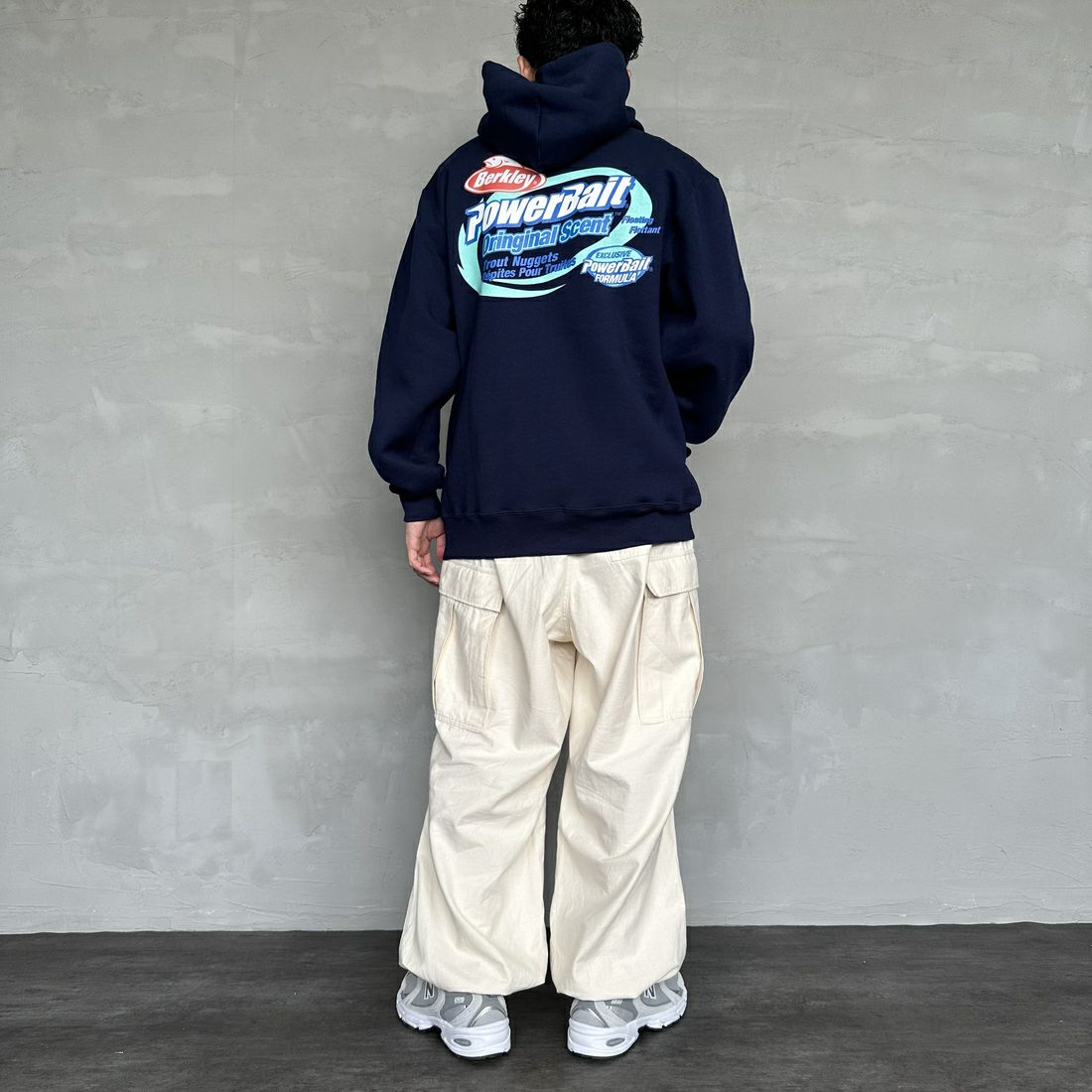 Berkley × RUSSELL ATHLETIC [バークレー × ラッセルアスレチック] 別注 バックプリント スウェットパーカー [RBK-24175IN-JF2] NAVY &&モデル身長：168cm 着用サイズ：L&&
