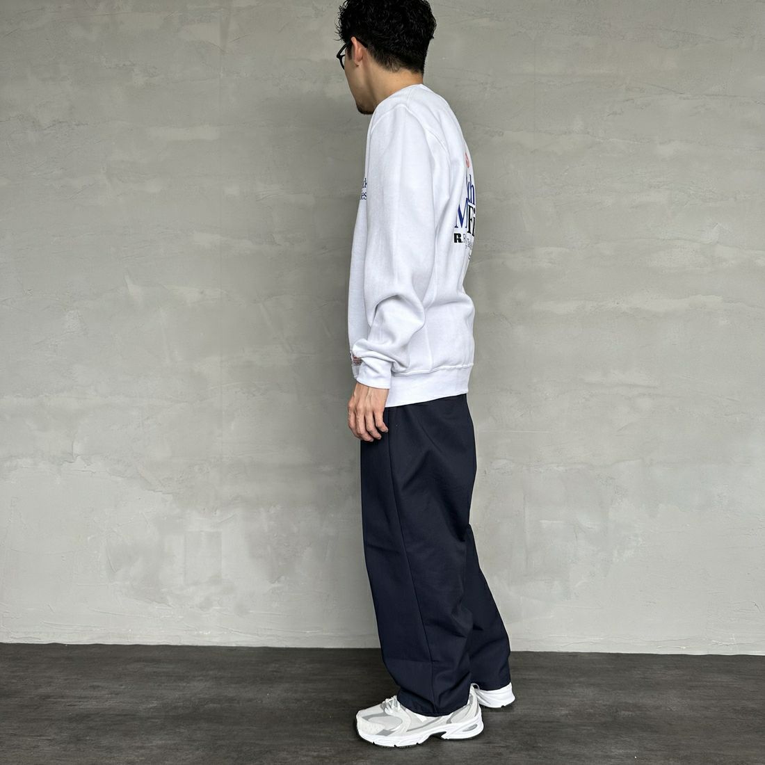 Berkley × RUSSELL ATHLETIC [バークレー × ラッセルアスレチック] 別注 CATCH MORE FISH クルーネックスウェット [RBK-24175IN-JF1] WHITE &&モデル身長：168cm 着用サイズ：M&&