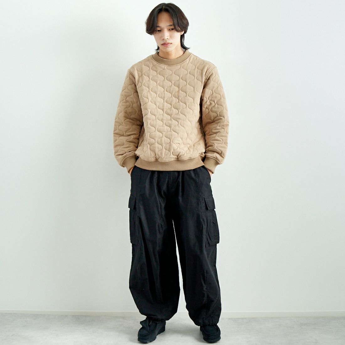HELLO CALIF [ハローカリフ] カットキルト クルーネックプルオーバー [644401] GREIGE &&モデル身長：179cm 着用サイズ：L&&