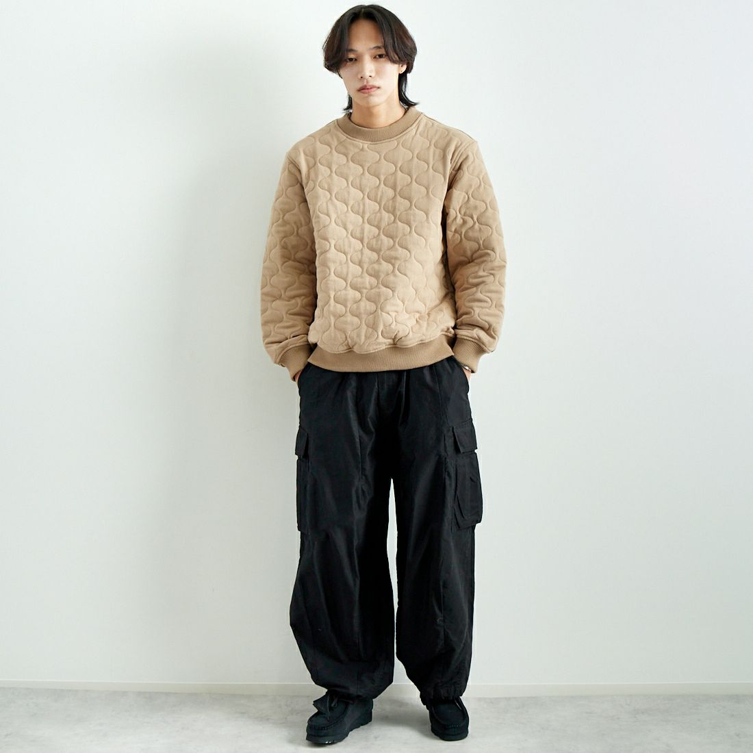 HELLO CALIF [ハローカリフ] カットキルト クルーネックプルオーバー [644401] GREIGE &&モデル身長：179cm 着用サイズ：L&&