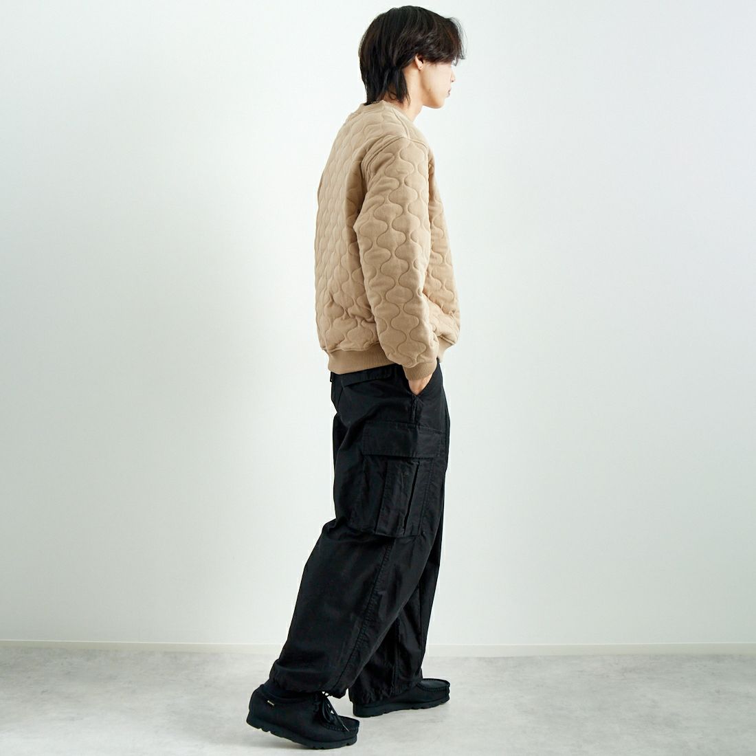 HELLO CALIF [ハローカリフ] カットキルト クルーネックプルオーバー [644401] GREIGE &&モデル身長：179cm 着用サイズ：L&&