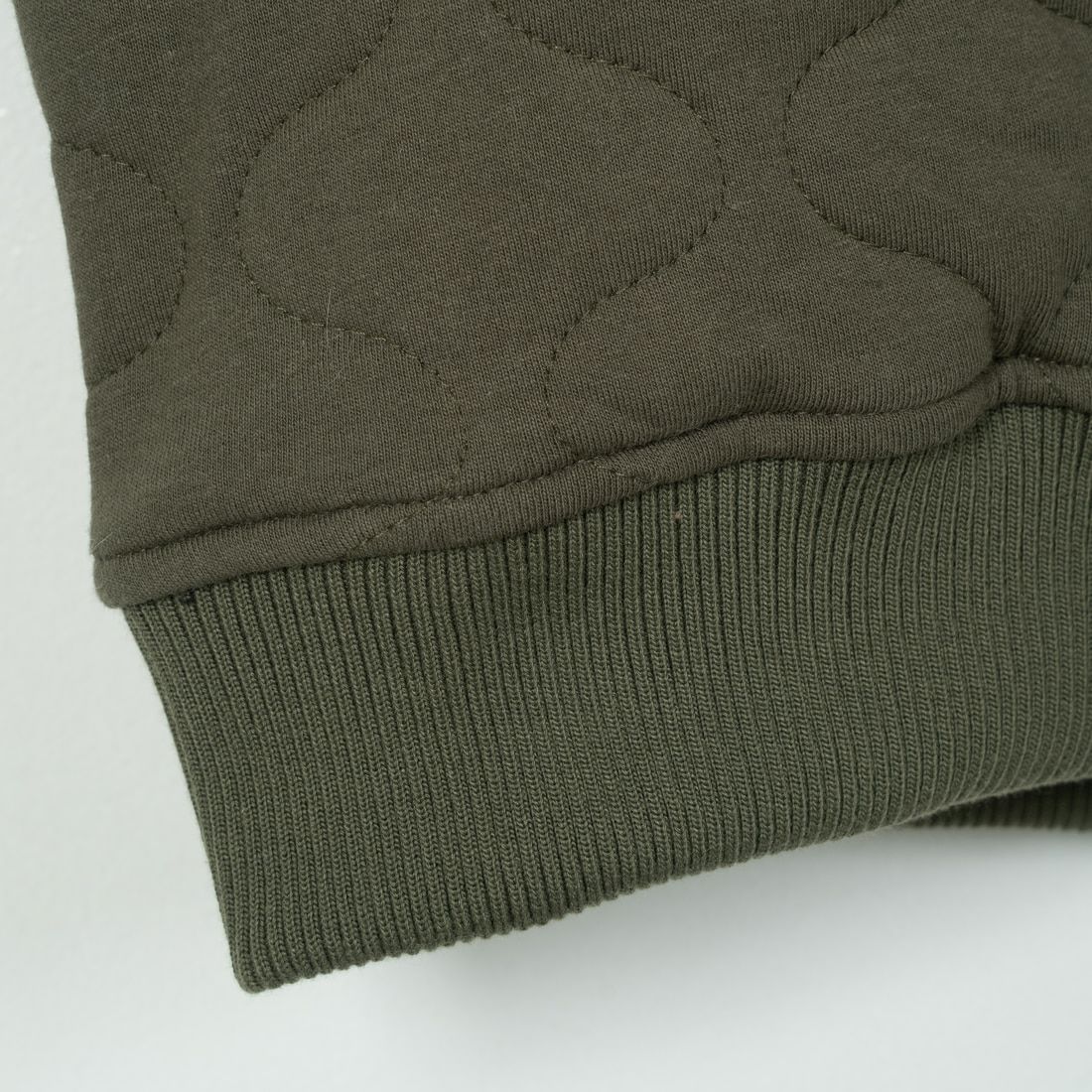 HELLO CALIF [ハローカリフ] カットキルト クルーネックプルオーバー [644401] KHAKI