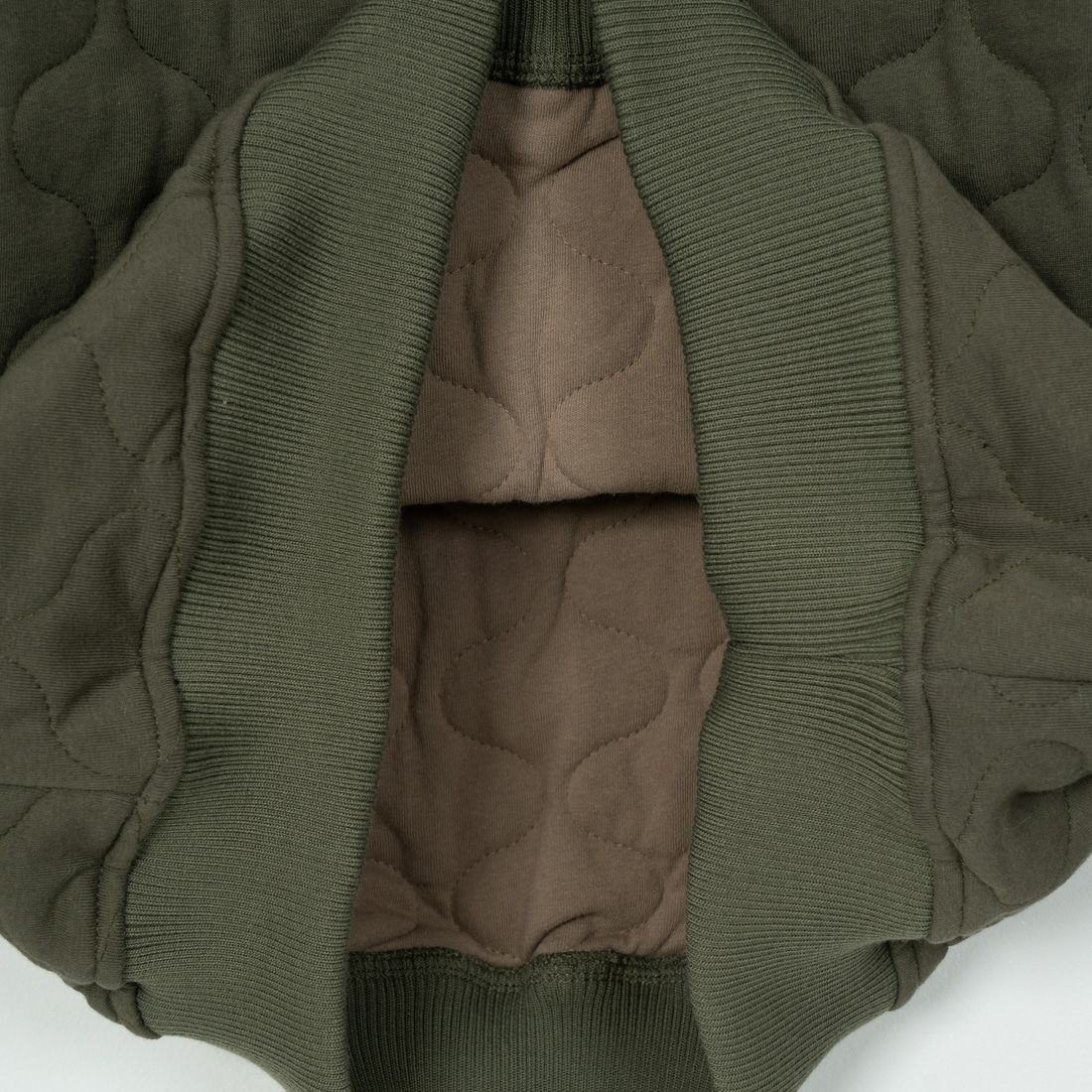HELLO CALIF [ハローカリフ] カットキルト クルーネックプルオーバー [644401] KHAKI