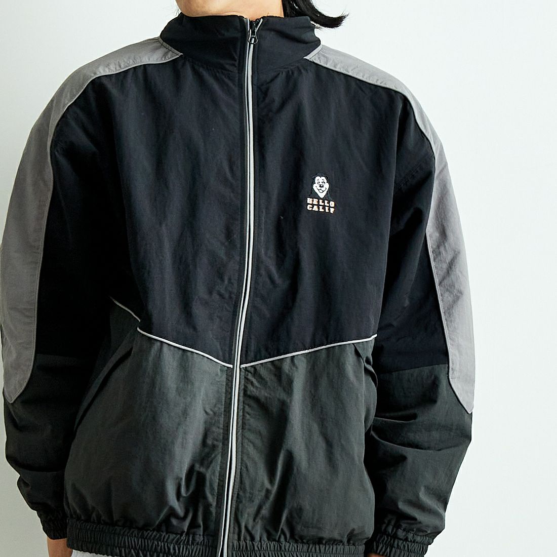 HELLO CALIF [ハローカリフ] ナイロンワッシャートラックジャケット [24412JF] BLACK &&モデル身長：179cm 着用サイズ：L&&