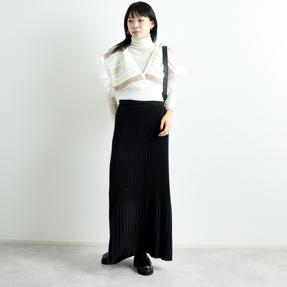 TORRAZZO DONNA [トラッゾドンナ] ファンシーヤーンランダムボーダーベスト [6257-410] 06 O.WHITE &&モデル身長：167cm 着用サイズ：F&&