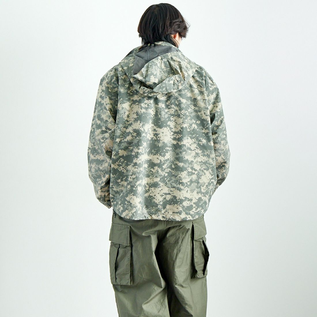 MILITARY [ミリタリー] ECWCS GEN3 LEVEL6 エクストリーム コールドウェットウェザーパーカー [GI-GEN-3-LEVEL-6-ACU] UNIVERSAL &&モデル身長：179cm 着用サイズ：M&&