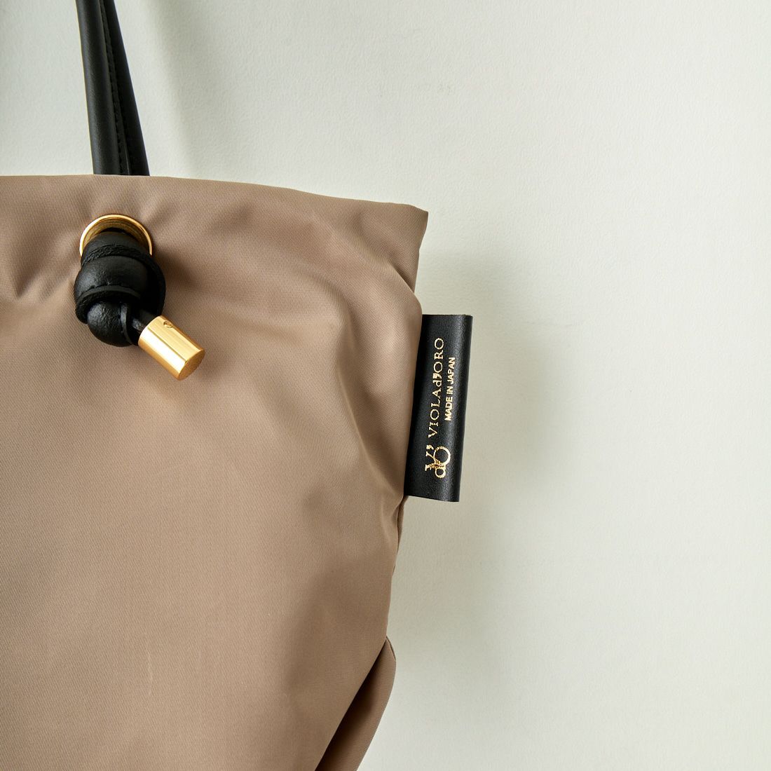 VIOLAd'ORO [ヴィオラドーロ] ノットハンドルナイロントートバッグ [V-2174] TAUPE/BLK