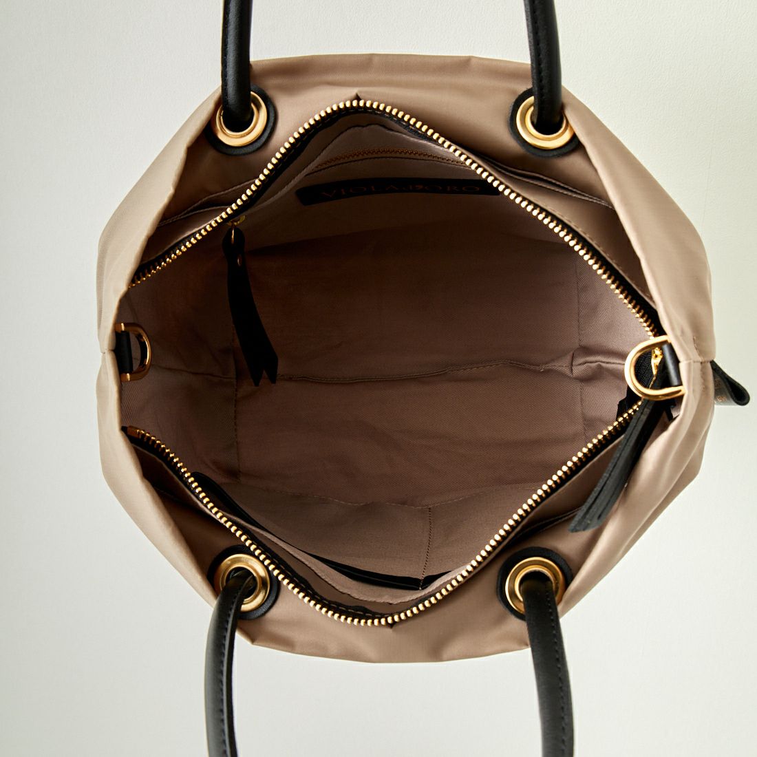 VIOLAd'ORO [ヴィオラドーロ] ノットハンドルナイロントートバッグ [V-2174] TAUPE/BLK