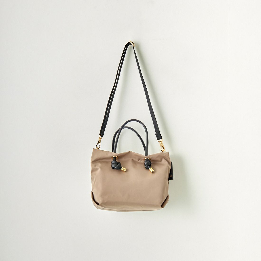 VIOLAd'ORO [ヴィオラドーロ] ノットハンドルナイロントートバッグ [V-2174] TAUPE/BLK