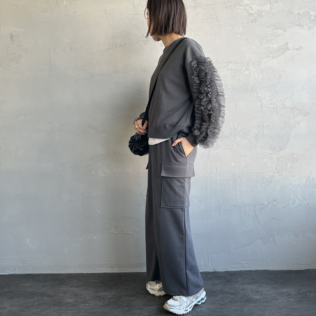 By/m [バイエム] カーゴデザイン ナローロングスウェットスカート [B24132085] 20 OATMEAL &&モデル身長：159cm 着用サイズ：F&&