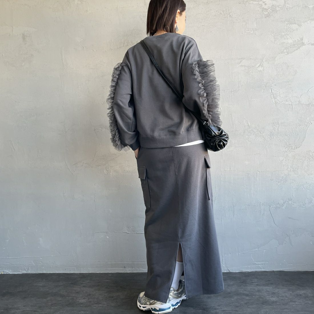 By/m [バイエム] カーゴデザイン ナローロングスウェットスカート [B24132085] 20 OATMEAL &&モデル身長：159cm 着用サイズ：F&&