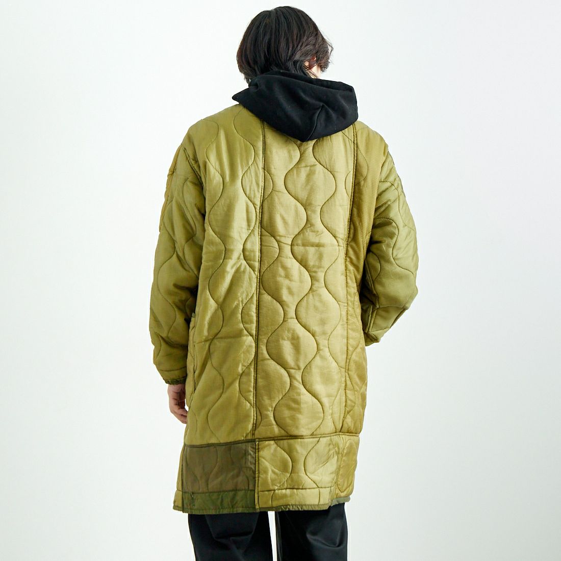 ODDMENT [オッドメント] キルティングロングコート [QUILTING-COAT] OLIVE &&モデル身長：179cm 着用サイズ：ONE SIZE&&