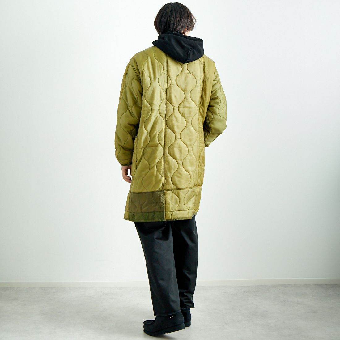 ODDMENT [オッドメント] キルティングロングコート [QUILTING-COAT] OLIVE &&モデル身長：179cm 着用サイズ：ONE SIZE&&