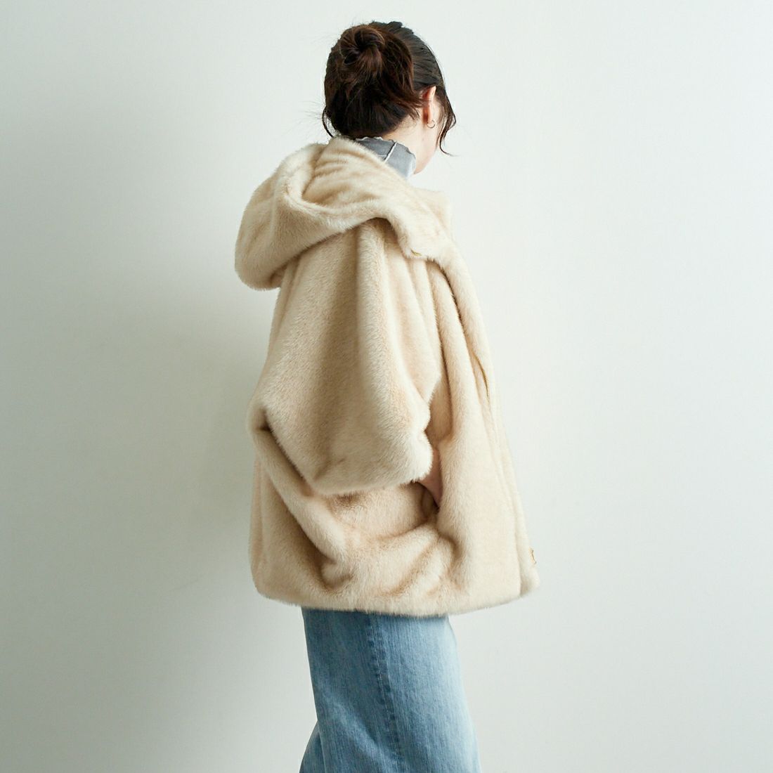 Jeans Factory Clothes [ジーンズファクトリークローズ] ミンク調ファーフードジャケット [VP-2219] IVORY &&モデル身長：167cm 着用サイズ：F&&