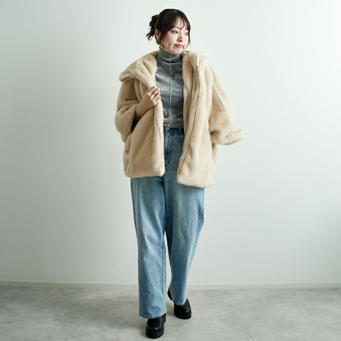 Jeans Factory Clothes [ジーンズファクトリークローズ] ミンク調ファーフードジャケット [VP-2219] IVORY &&モデル身長：167cm 着用サイズ：F&&