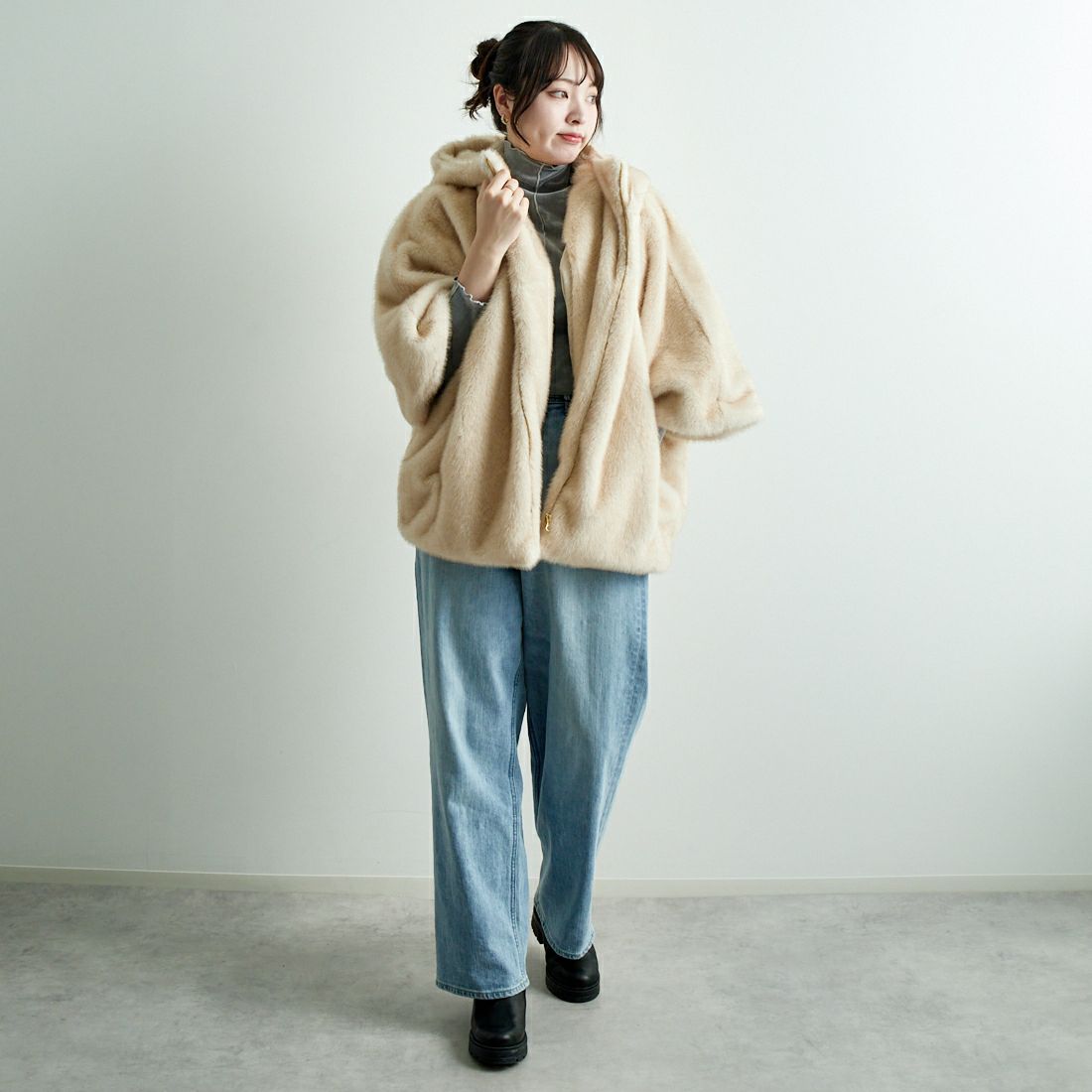 Jeans Factory Clothes [ジーンズファクトリークローズ] ミンク調ファーフードジャケット [VP-2219] IVORY &&モデル身長：167cm 着用サイズ：F&&