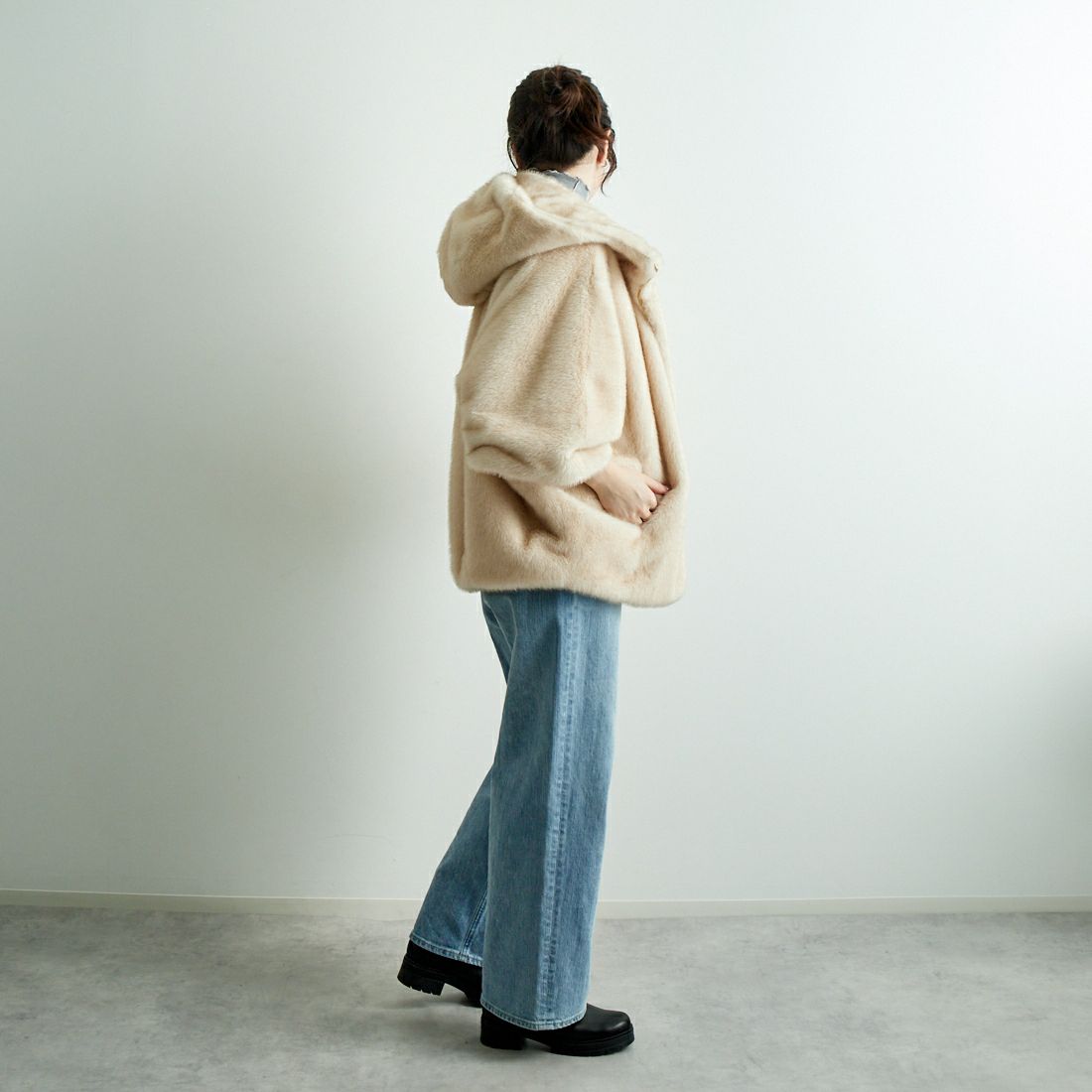 Jeans Factory Clothes [ジーンズファクトリークローズ] ミンク調ファーフードジャケット [VP-2219] IVORY &&モデル身長：167cm 着用サイズ：F&&
