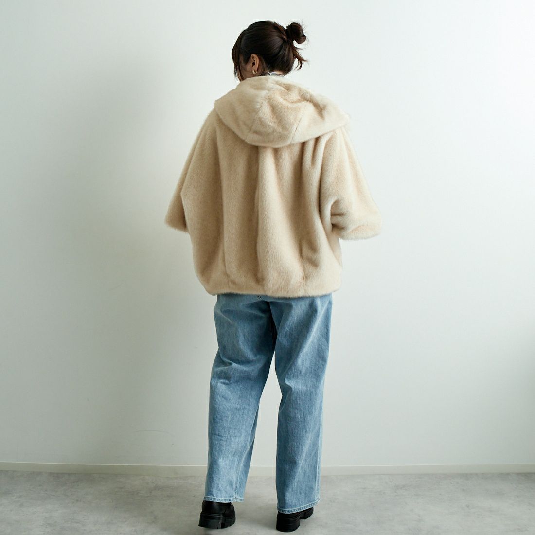 Jeans Factory Clothes [ジーンズファクトリークローズ] ミンク調ファーフードジャケット [VP-2219] IVORY &&モデル身長：167cm 着用サイズ：F&&
