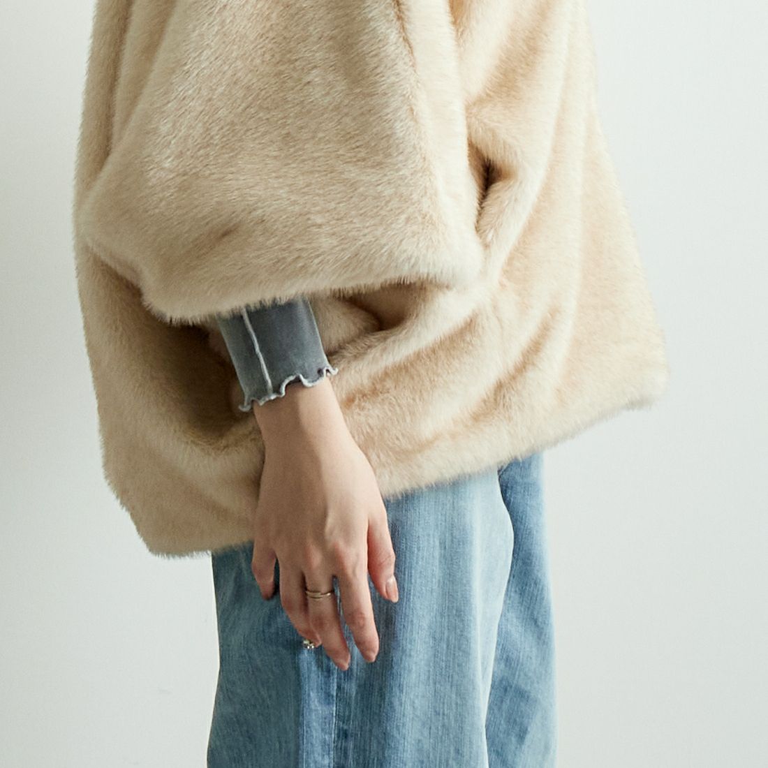 Jeans Factory Clothes [ジーンズファクトリークローズ] ミンク調ファーフードジャケット [VP-2219] IVORY &&モデル身長：167cm 着用サイズ：F&&