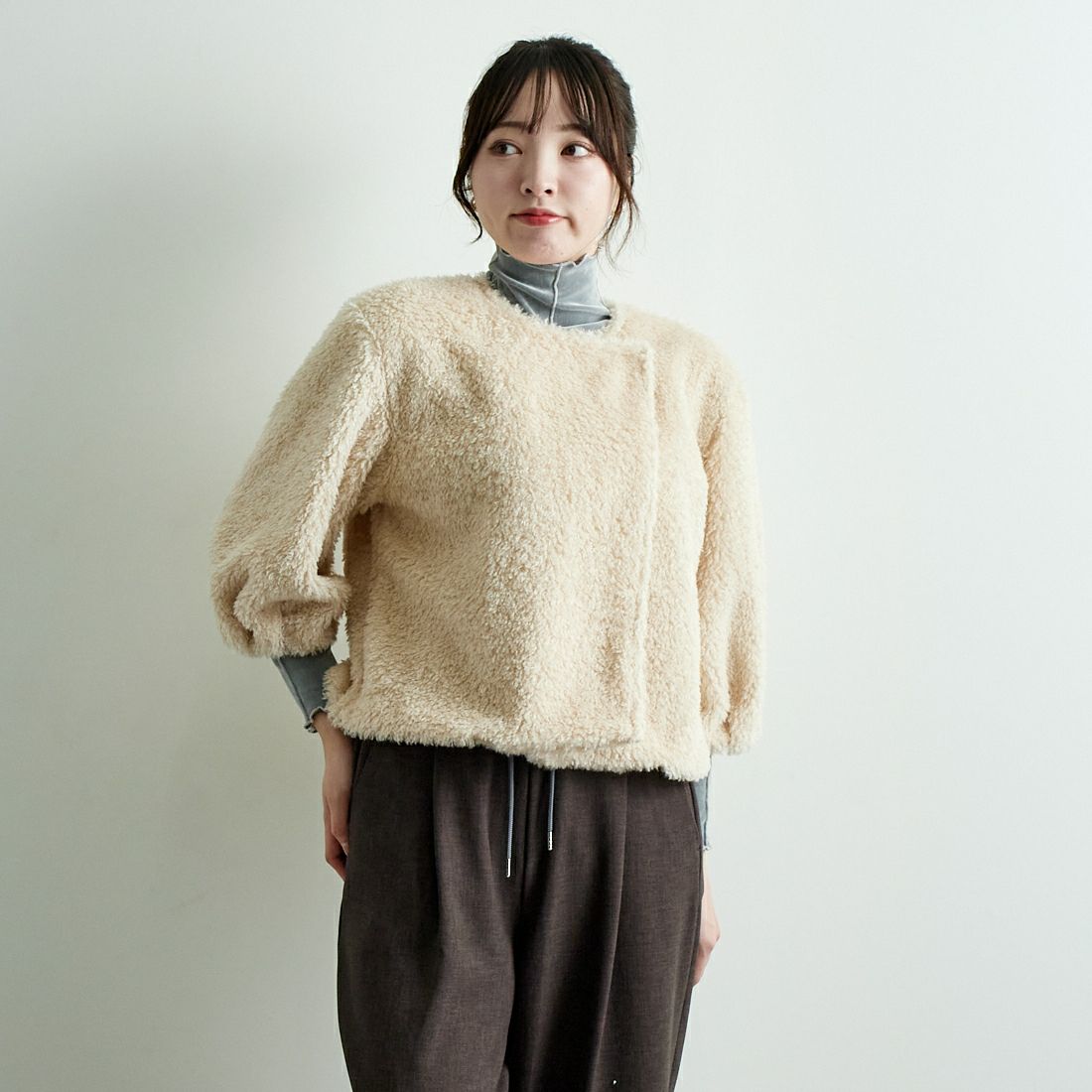Jeans Factory Clothes [ジーンズファクトリークローズ] カールボアボレロ [21243071] 032 ｴｸﾘｭ &&モデル身長：167cm 着用サイズ：F&&
