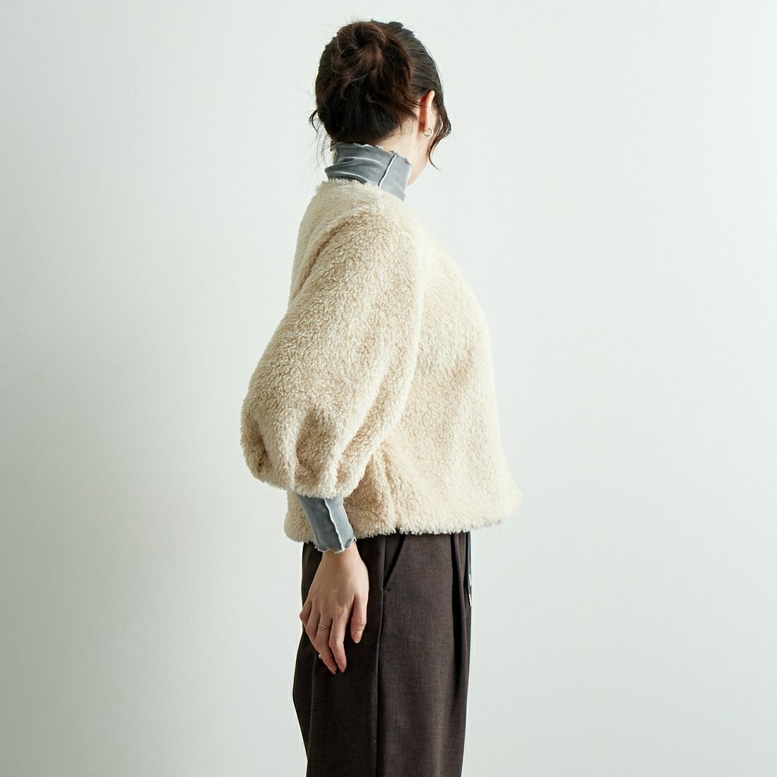 Jeans Factory Clothes [ジーンズファクトリークローズ] カールボアボレロ [21243071] 032 ｴｸﾘｭ &&モデル身長：167cm 着用サイズ：F&&