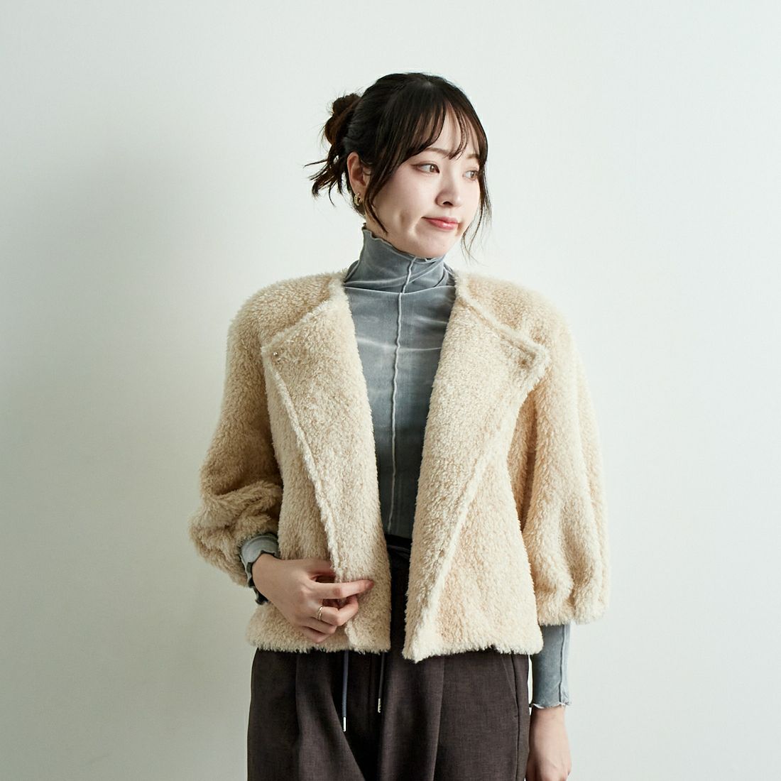 Jeans Factory Clothes [ジーンズファクトリークローズ] カールボアボレロ [21243071] 032 ｴｸﾘｭ &&モデル身長：167cm 着用サイズ：F&&