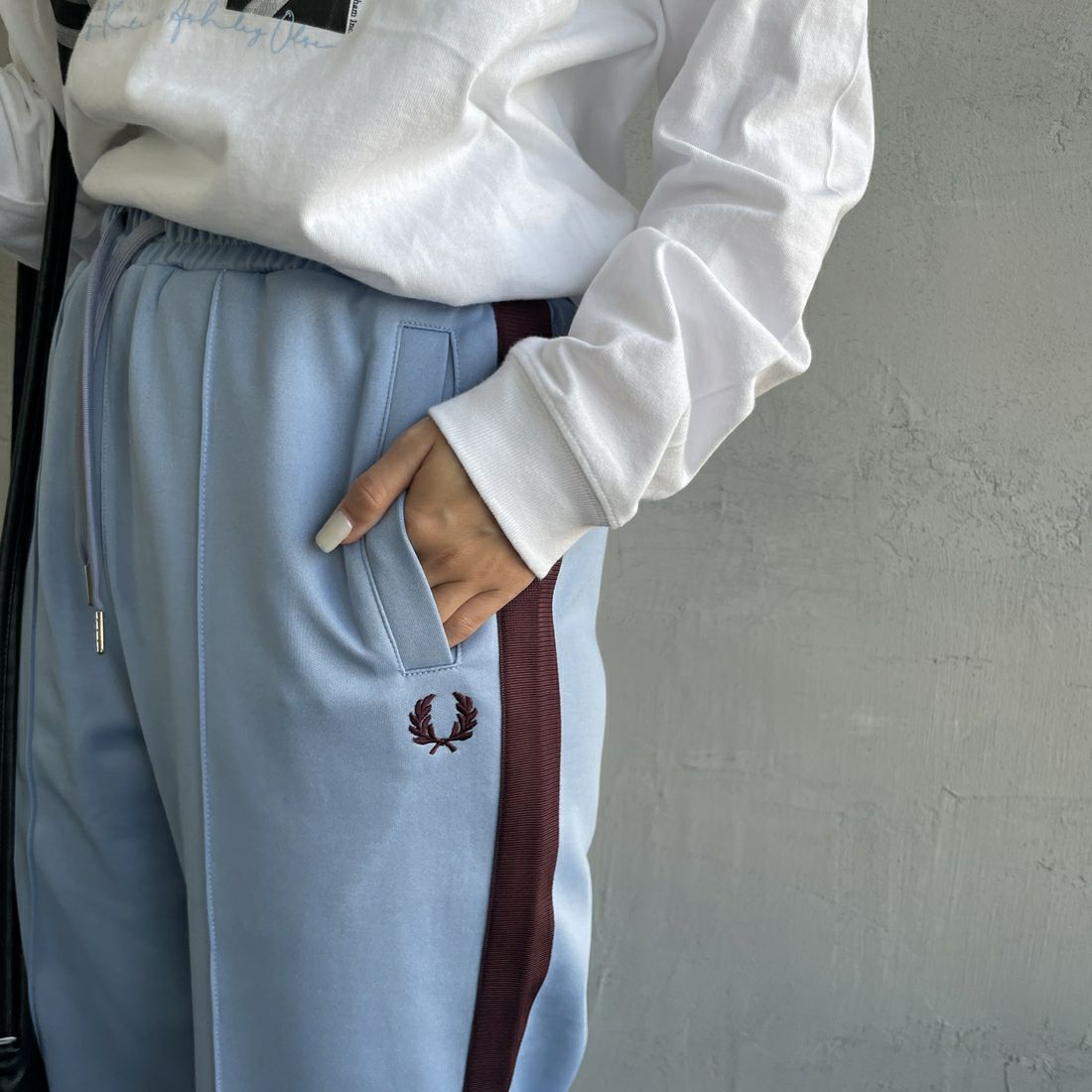 FRED PERRY [フレッドペリー] 別注 配色ライントラックパンツ [FPM-24A-026-JF] SKY/OXBLOO