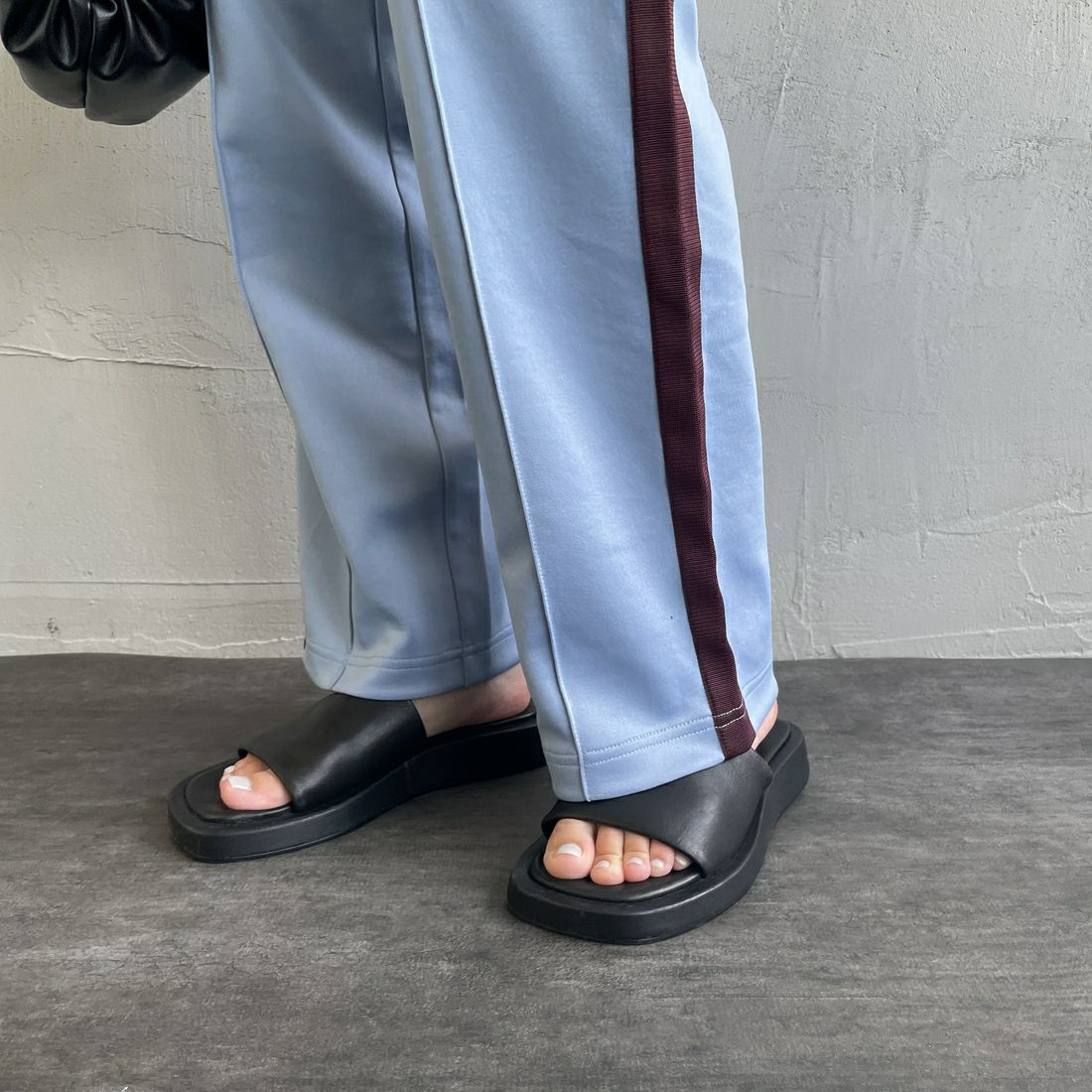 FRED PERRY [フレッドペリー] 別注 配色ライントラックパンツ [FPM-24A-026-JF] SKY/OXBLOO